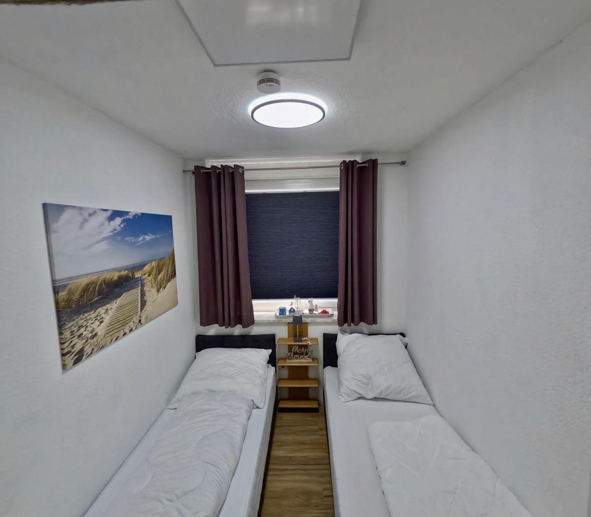 C-2-Schlafzimmer.jpg